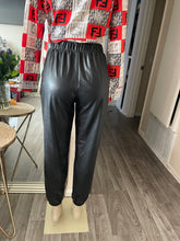 Cargar imagen en el visor de la galería, Pleather joggers
