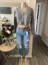 Cargar imagen en el visor de la galería, Knitted gray cardigan
