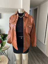Cargar imagen en el visor de la galería, Pleather jacket
