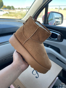 Mini platform boots