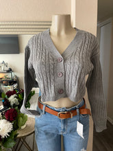 Cargar imagen en el visor de la galería, Knitted gray cardigan
