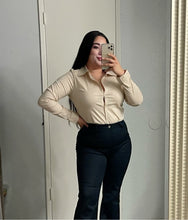 Cargar imagen en el visor de la galería, Strictly business button up
