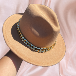 Camel chain hat