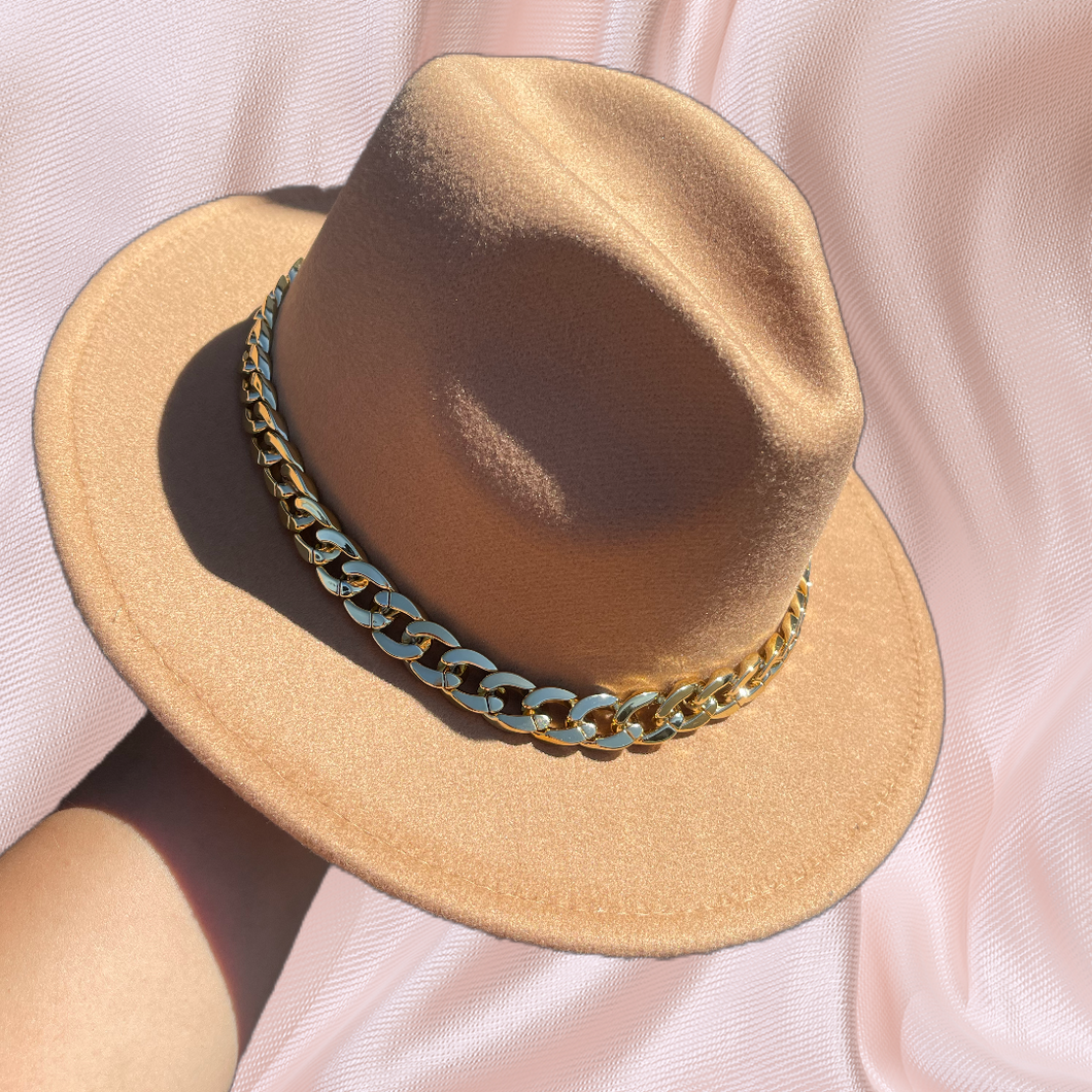 Camel chain hat