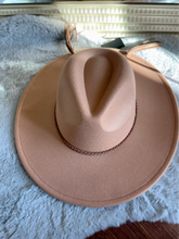 Cargar imagen en el visor de la galería, Braided tassel fedora
