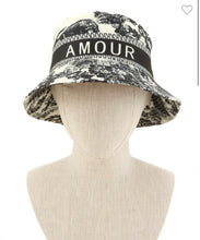 Cargar imagen en el visor de la galería, Amour bucket hat
